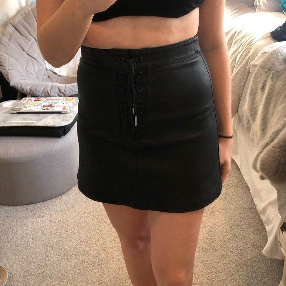 BLACK LEATHER LACE UP SKIRT - Picture 3 of 6